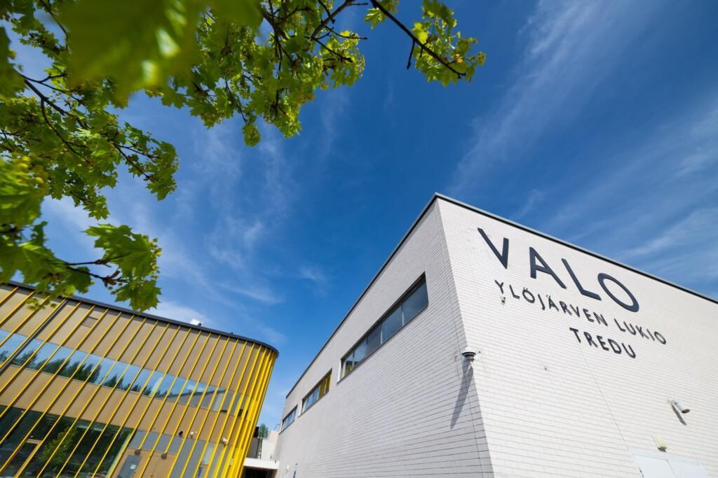 Koulutuskeskus Valon laajennus valmistuu. Uusi teknologiakampus tarjoaa robotiikkaa ja älykotiratkaisuja lukio-opetukseen.